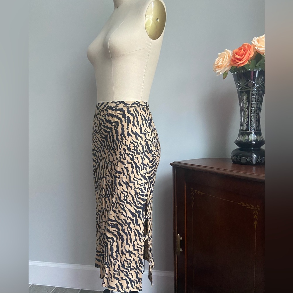 Good American Tiger print Middi skirt with cutouts size 0 NWT Animal Print